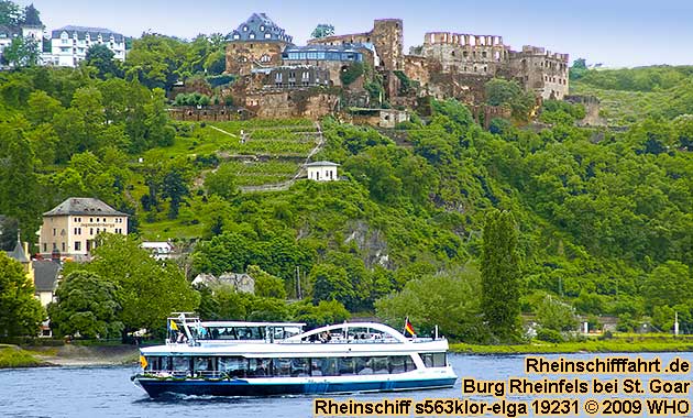 Schiffsausflug mit der Rheinschifffahrt bei St. Goar am Rhein mit  Burg Rheinfels